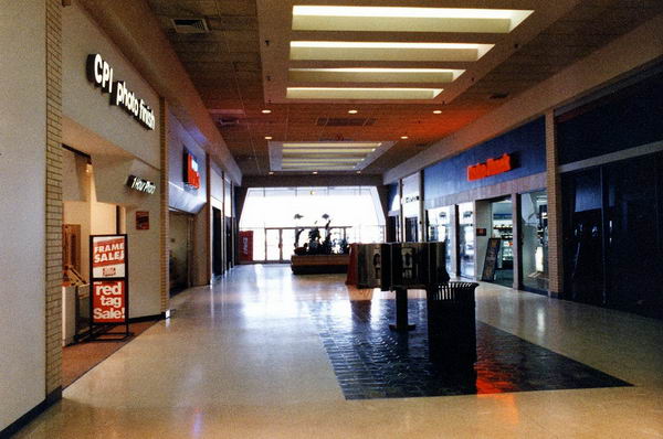 North Kent Mall - Old Photo From Gr Retro (newer photo)